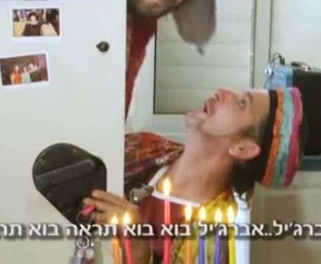 צילום: מתוך סרטון הפרסומת של חברת ''באמונה''. צילום: מתוך סרטון הפרסומת של חברת ''באמונה''.