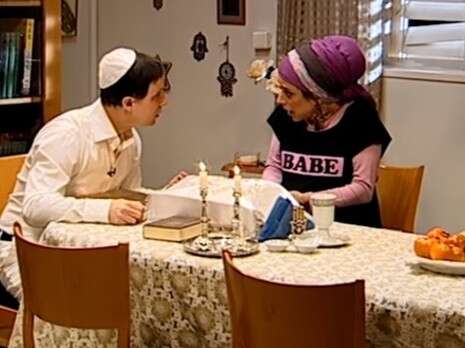 צילום מסך מתוך ארץ נהדרת, ערוץ 2 צילום מסך מתוך ארץ נהדרת, ערוץ 2