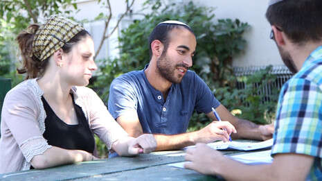 אחים לבית אחים לבית