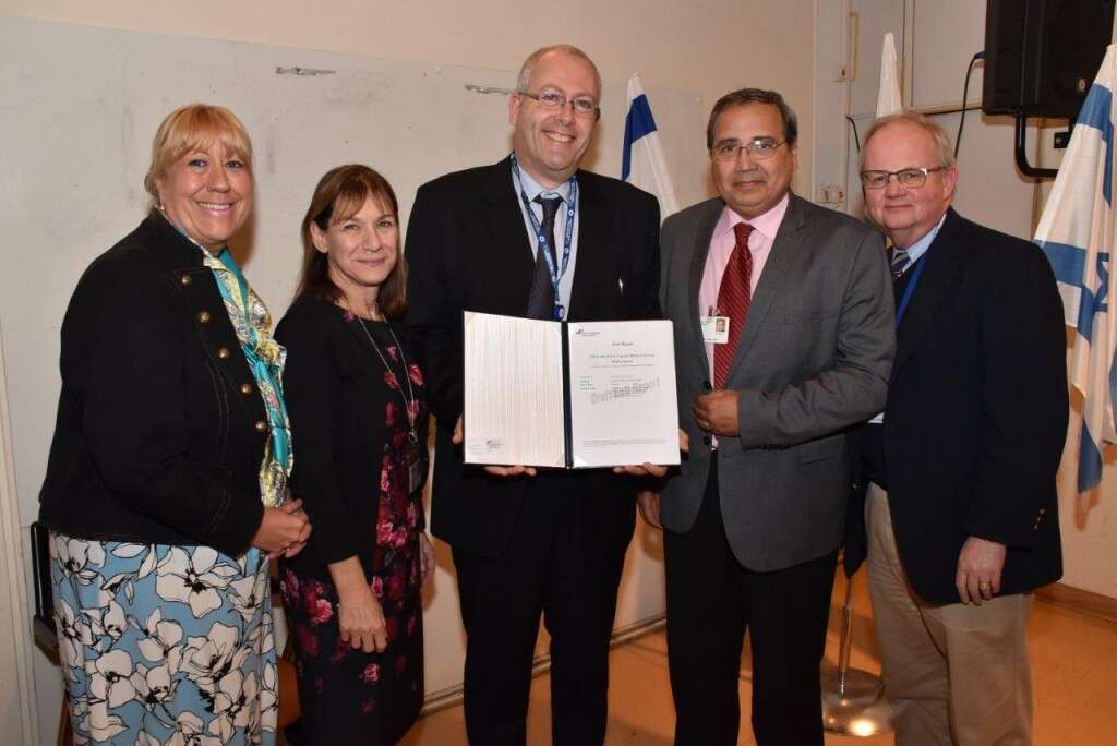 מנהל כרמל ד"ר גולדברג בטקס קבלת תו האיכות הבינלאומי . קרדיט - צילום אלי דדון