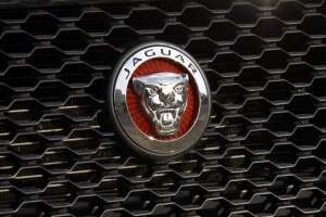 SMALL_JAGUAR XE BY NOAM WIND023