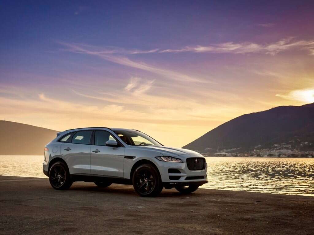  F-PACE1