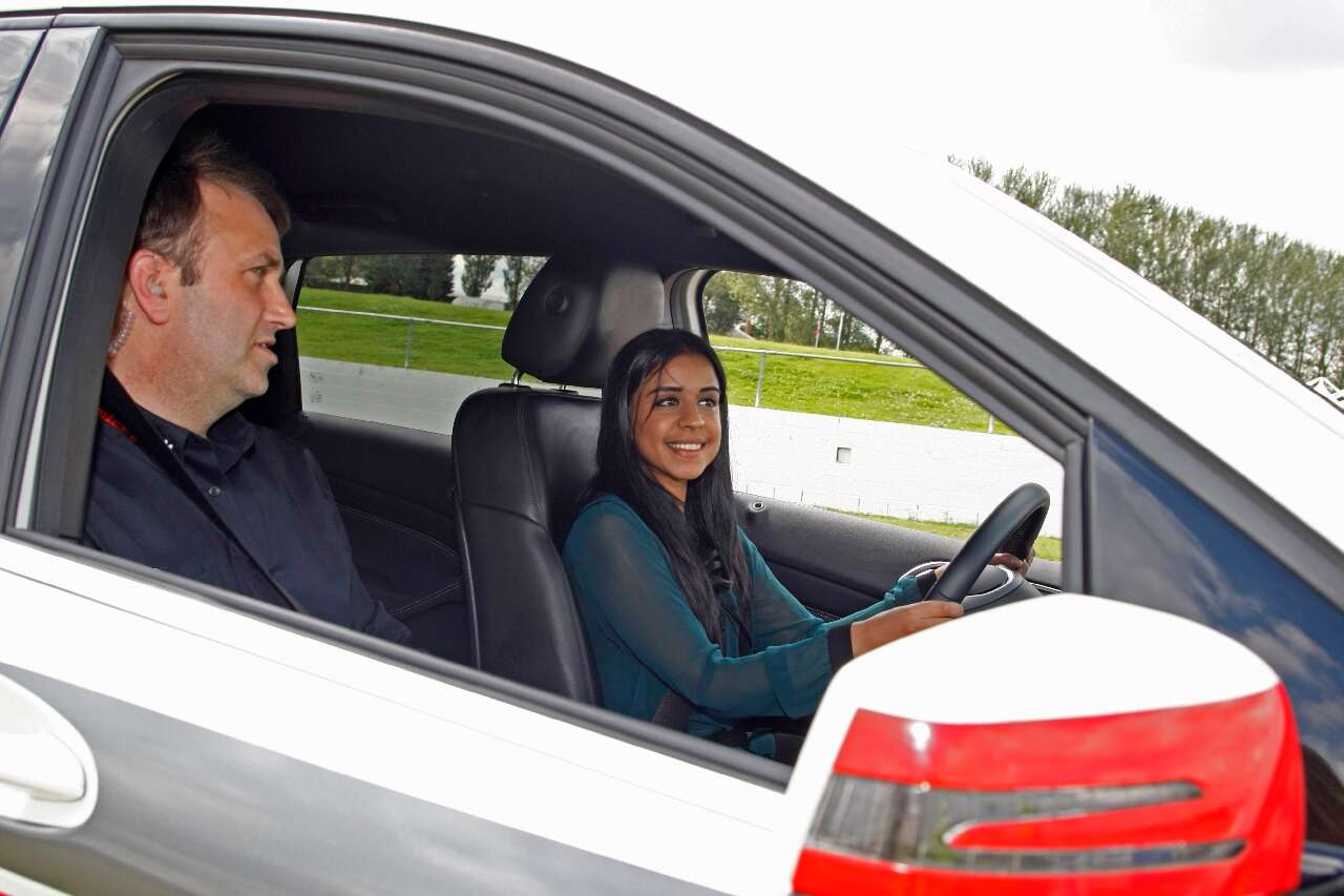 לימוד נהיגה נהג צעיר 0030