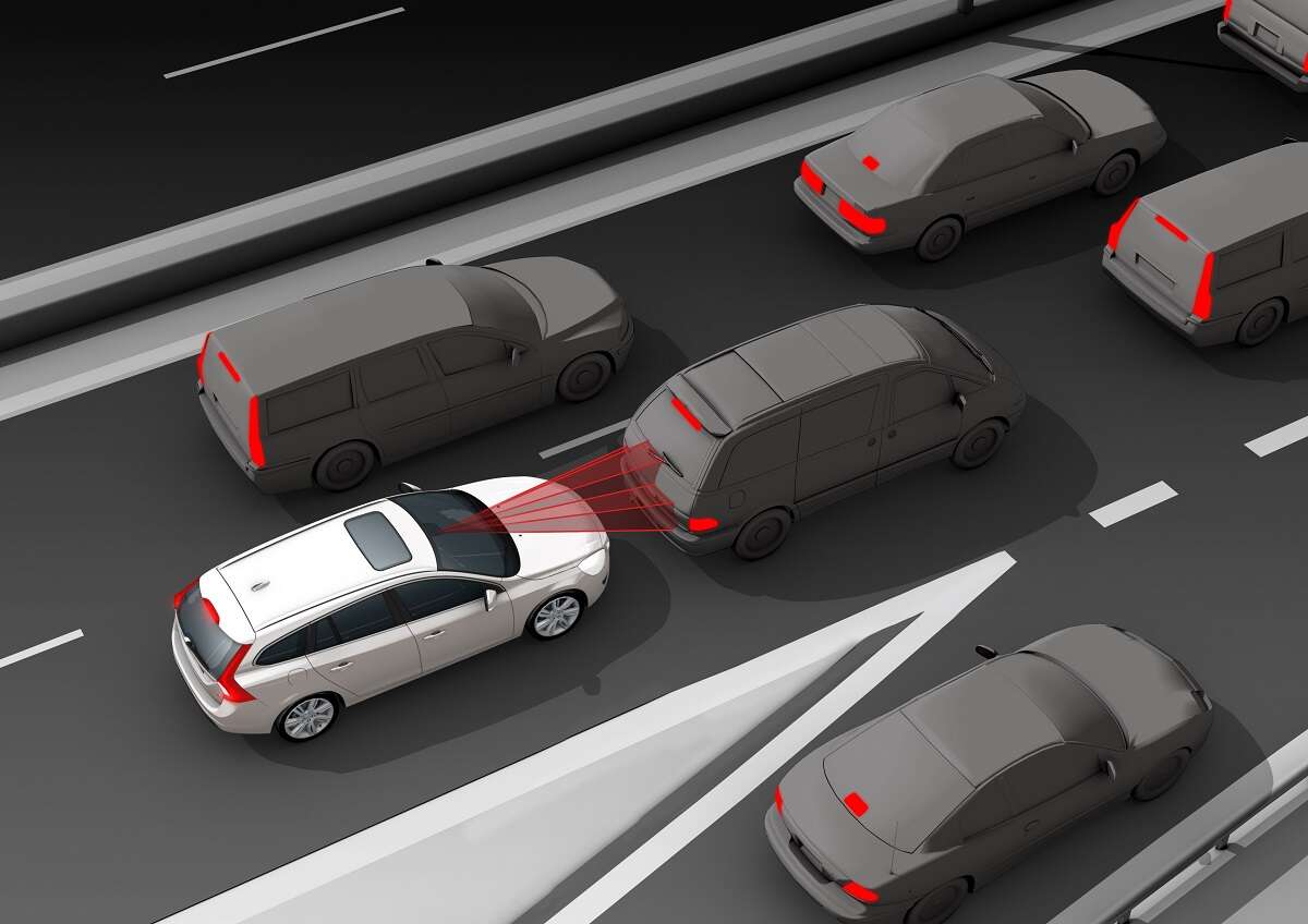 בלימת חירום אוטונומית AEB - 001