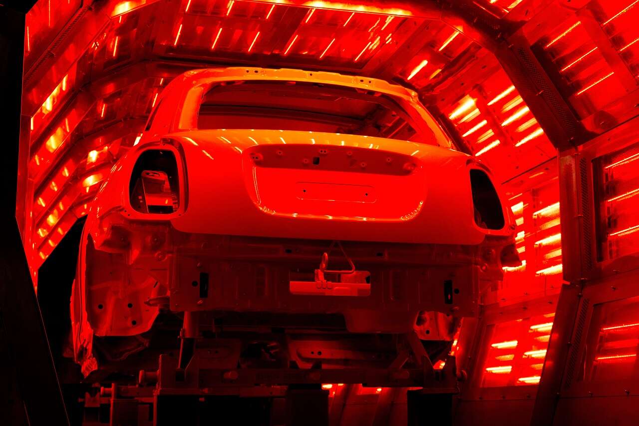 אילוסטרציה צבע מטאלי מופק בעבודת ילדים - 001