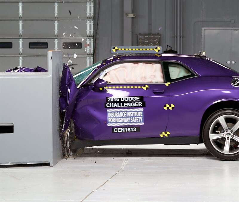 דודג צאלנגר מבחן ריסוק IIHS - 2016 - 007