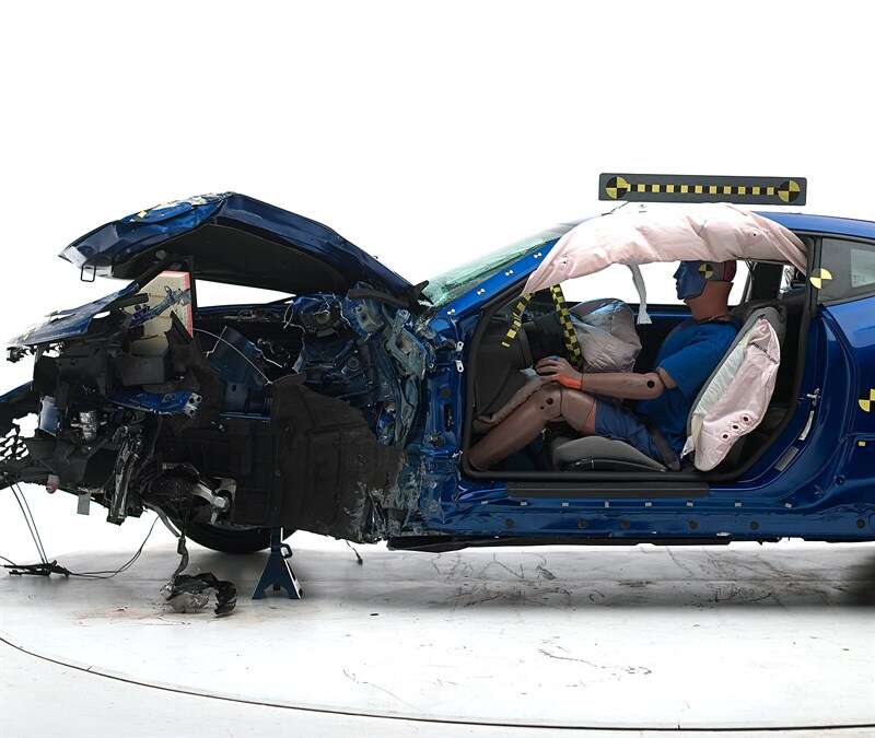 שברולט קמארו מבחן ריסוק IIHS - 2016 - 007