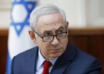 "אנשים בימין משחקים לידיים של השמאל"