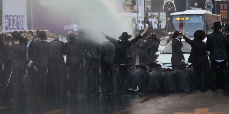 הפגנה נגד גיוס חרדים בבני ברק. צילום: קוקו צילום: קוקו