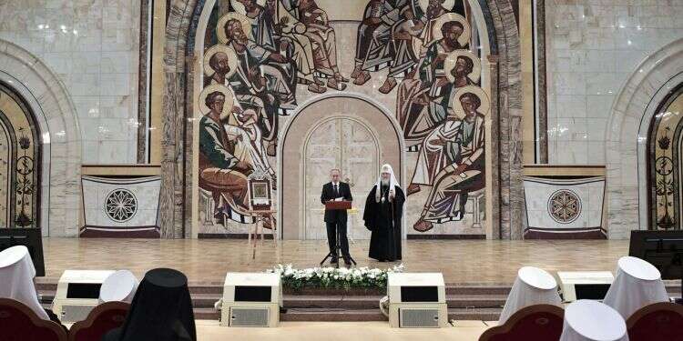 ראש הכנסייה הרוסית, הפטריארך קיריל והנשיא פוטין. צילום: AFP צילום: AFP