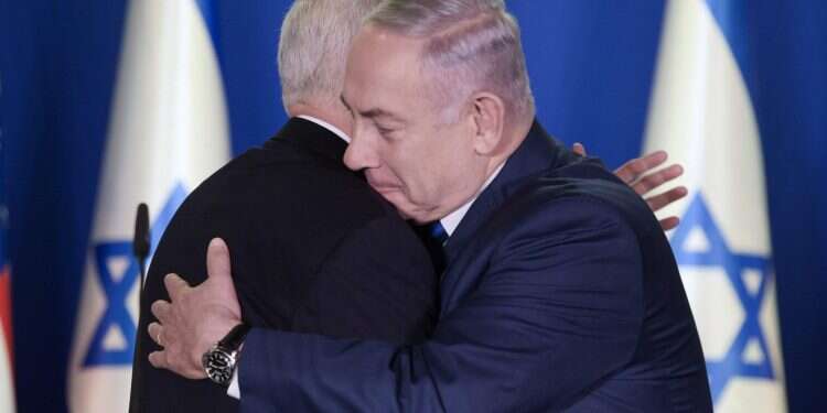 נתניהו ופנס. צילום: AFP צילום: AFP