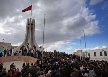 המדריך למהפכה: האסטרטג אדוארד לוטוואק מגלה את סוד חילופי המשטר