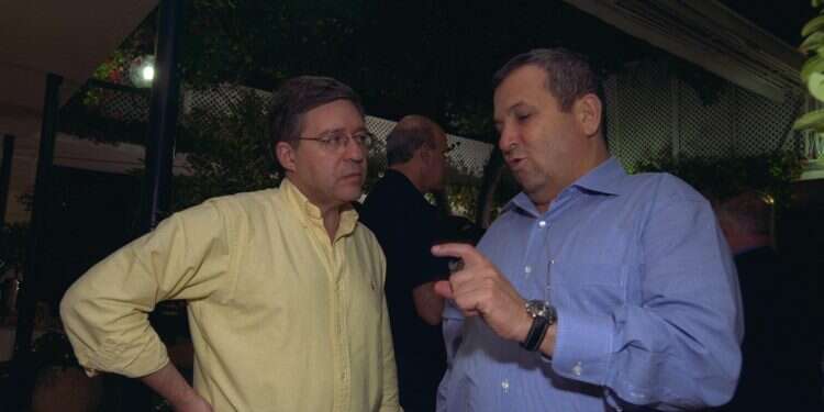 אהוד ברק עם יוסי ביילין. צילום: סער יעקב לע צילום: סער יעקב לע"מ