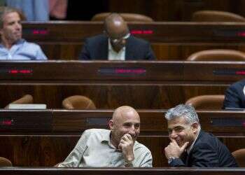 יאיר לפיד ועופר שלח מ'יש עתיד'. צילום: יונתן זינדל\פלאש90