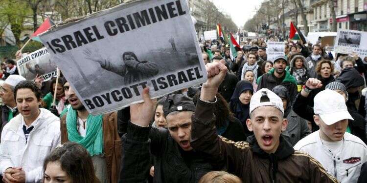 הפגנה נגד ישראל בצרפת. צילום: EPA צילום: EPA