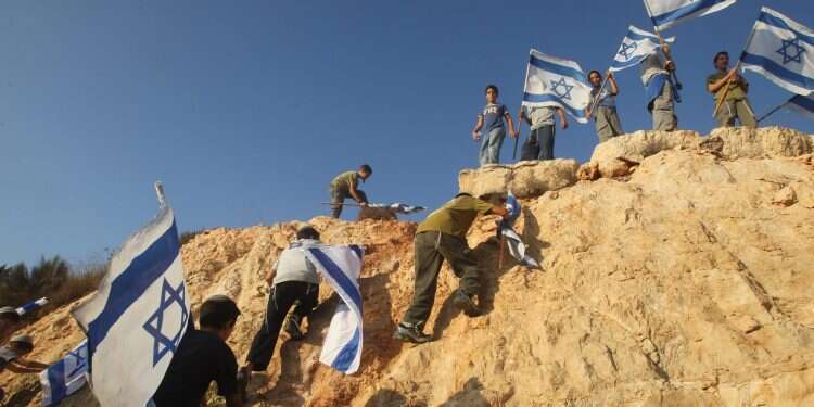 צעירים יהודים עורכים צעדה נגד הכרזה על מדינה פלסטינית. צילום: מרים צחי צילום: מרים צחי