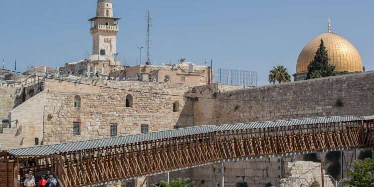הר הבית. צילום: יונתן זינדל/פלאש90 צילום: יונתן זינדל/פלאש90