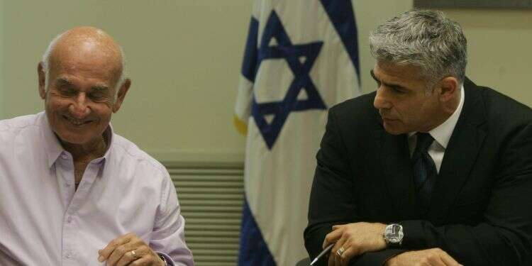 יאיר לפיד ויעקב פרי. צילום: מרים צחי צילום: מרים צחי