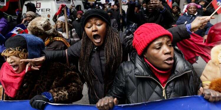 הפגנה נגד גזענות בארה צילום: EPA