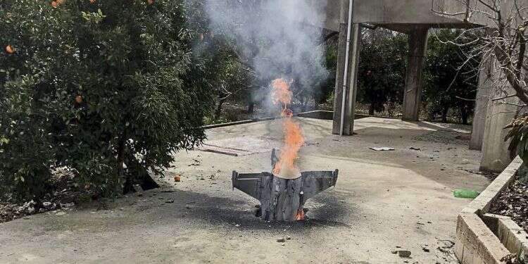 טיל שנפל באזור הגבול בין ישראל, לבנון וסוריה. צילום: EPA צילום: EPA