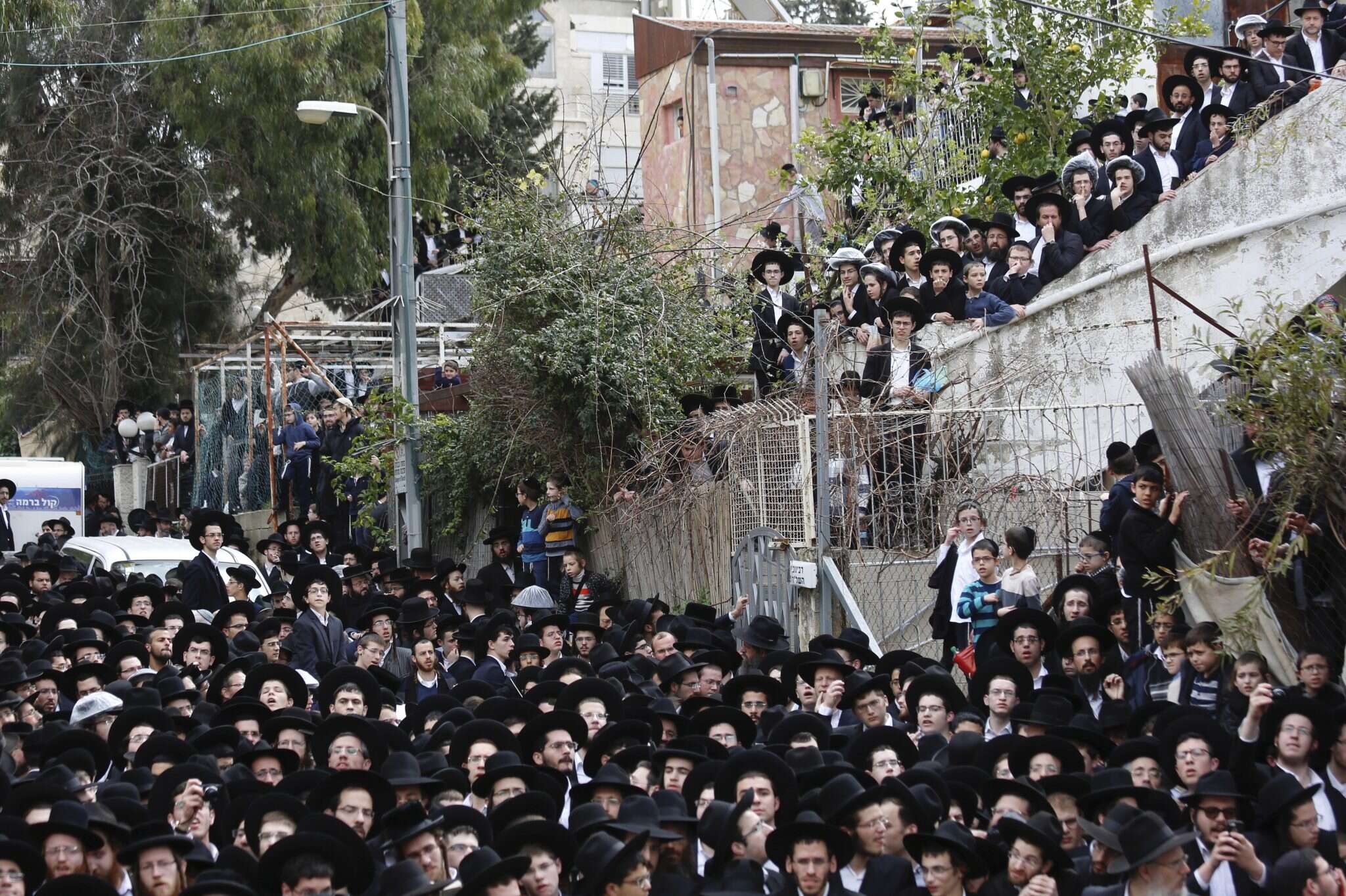 הלווייתו של הרב אוירבך. צילום: AP