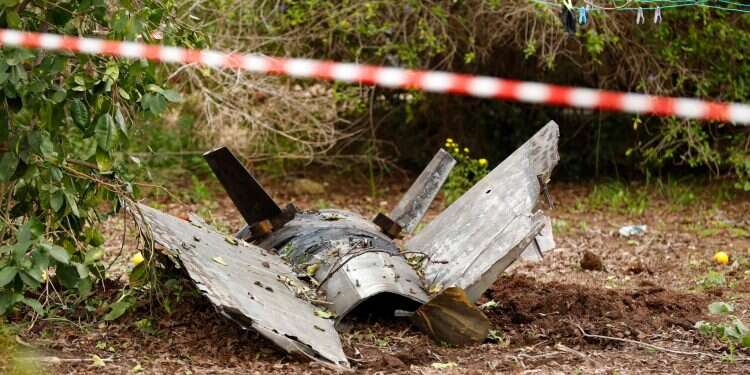 שרידי טיל נ''מ שנורו מסוריה. צילום: AFP צילום: AFP