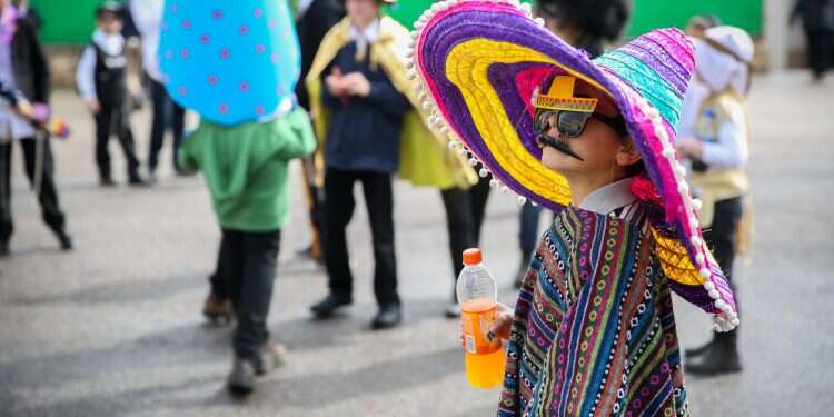 חג פורים בצפת תשע''ח. צילום: דוד כהן, פלאש90 צילום: דוד כהן, פלאש90