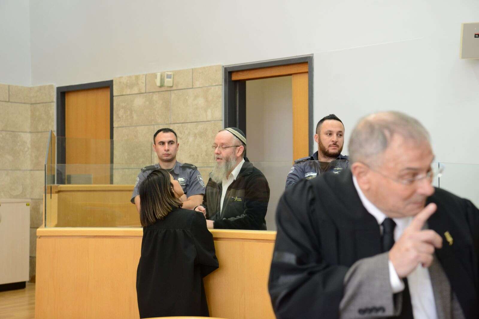 עזרא שיינברג נשלח לכלא: ''הנשים כועסות מאוד'' - מקור ראשון
