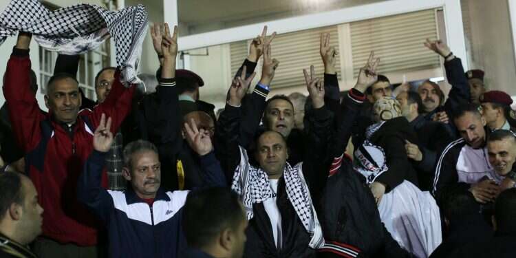 מחבלים משוחררים, אילוסטרציה. צילום: EPA צילום: EPA