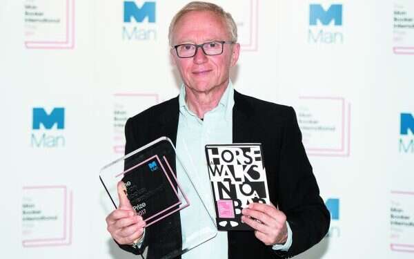 דוד גרוסמן מקבל את פרס מאן בוקר. צילום: EPA צילום: EPA