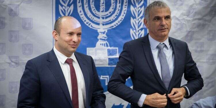 השרים משה כחלון ונפתלי בנט. צילום: הדס פרוש, פלאש90 צילום: הדס פרוש, פלאש90