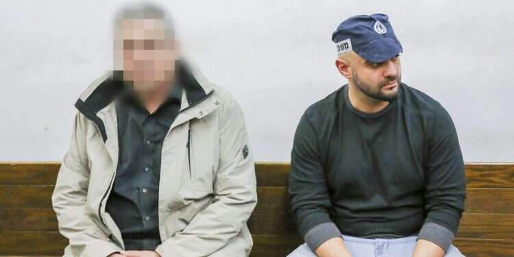 אחד העצורים בתיק 4000 בבית המשפט. צילום: יהושע יוסף צילום: יהושע יוסף