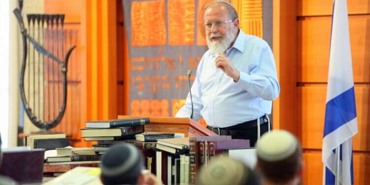 הרב אלי סדן בישיבת 'בני דוד' בעלי. צילום: חן גלילי צילום: חן גלילי