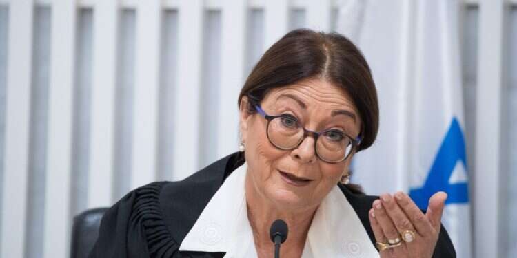 נשיאת בית המשפט העליון אסתר חיות. צילום: יונתן זינדל, פלאש90 צילום: יונתן זינדל, פלאש90