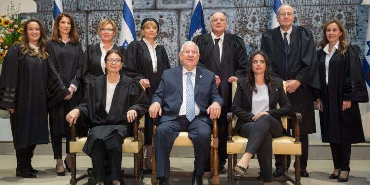 הנשיא ריבלין, השרה שקד ונשיאת העליון חיות בטקס השבעת שופטי בית המשפט העליון. צילום: יונתן זינדל, פלאש90 צילום: יונתן זינדל, פלאש90
