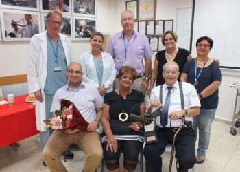 במותו ציווה להם חיים