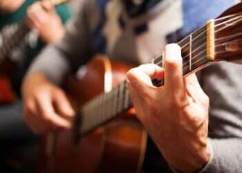 כל מה שצריך לדעת על קניית גיטרות קלאסיות