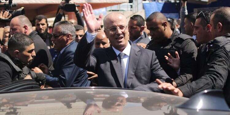 רמי חמדאללה אחרי הפיצוץ. צילום: AFP צילום: AFP