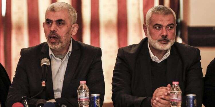 יחיא סינוואר ואיסמעיל הנייה. צילום: AFP צילום: AFP