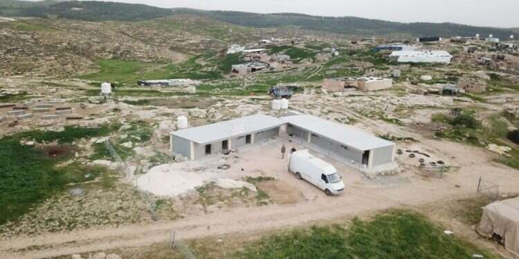 בית ספר לא חוקי שהוקם במימון אירופי. צילום: דוברות הר חברון צילום: דוברות הר חברון