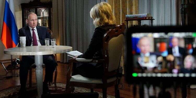 ולדימיר פוטין בריאיון עם מייגן קלי. צילום: AP צילום: AP