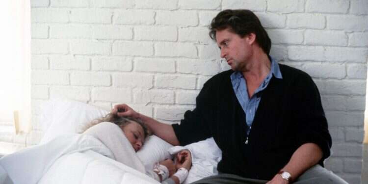 גלן קלוז ומייקל דאגלס ב צילום: באדיבות YES