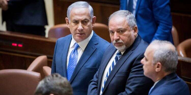 בנימין נתניהו ואביגדור ליברמן. צילום: יונתן זינדל, פלאש90 צילום: יונתן זינדל, פלאש90