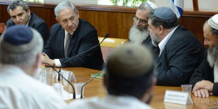 בנימין נתניהו ורבני הציונות הדתית. צילום: קובי גדעון, לע''מ צילום: קובי גדעון, לע''מ
