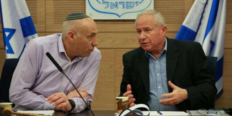 חברי הכנסת אבי דיכטר ומוטי יוגב בוועדת החוץ והביטחון. צילום: מרים צחי צילום: מרים צחי