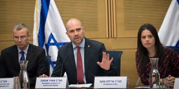 אמיר אוחנה, איילת שקד, יריב לוין בדיון על חוק הלאום. יולי 2017. צילום: יונתן זינדל/פלאש 90 צילום: יונתן זינדל/פלאש 90