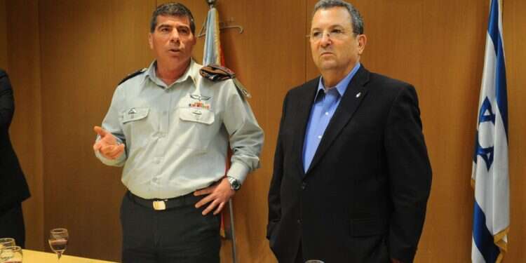 אהוד ברק וגבי אשכנזי. צילום: דובר צה צילום: דובר צה"ל