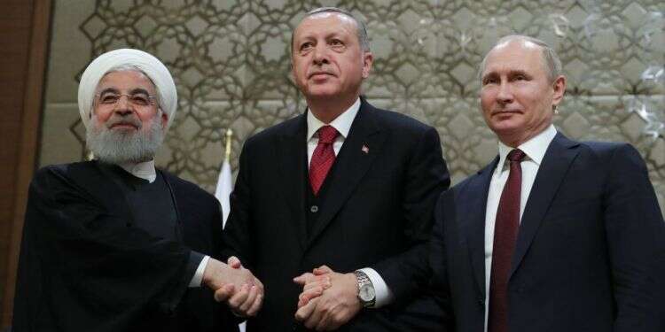ולדימיר פוטין, ארדואן וחסן רוחאני. צילום: EPA צילום: EPA