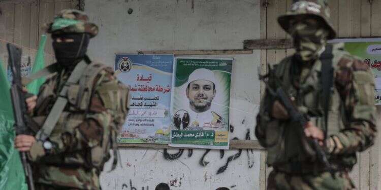 כרזה עם תמונתו של פאדי אל-בטש בג'בלייה. צילום: EPA צילום: EPA