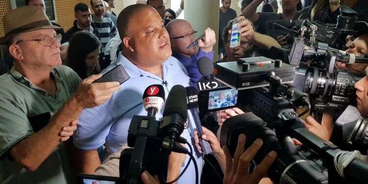 אלון חסן ביציאה מבית המשפט. צילום: דודו גרינשפן צילום: דודו גרינשפן